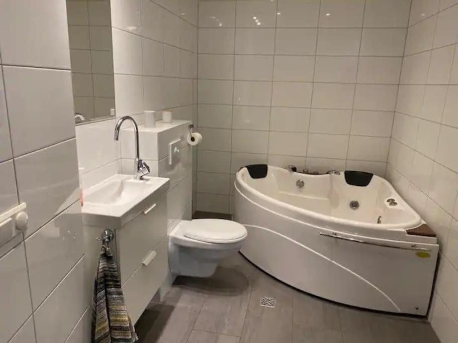 Husavik 2 Bedroom Apartment Dış mekan fotoğraf